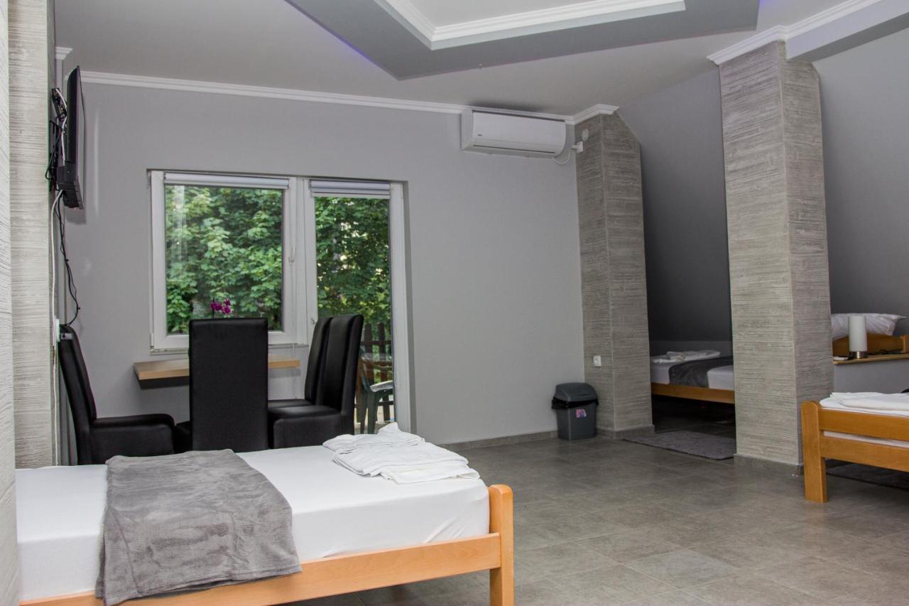 Feher Akac Guest House Palić Exteriör bild